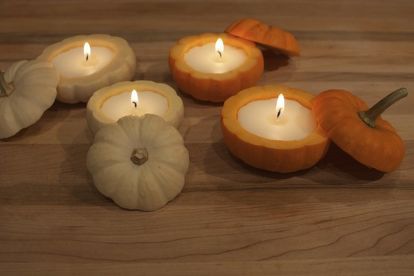 Nothing feels as cozy as a homemade candle! #diy #crafts #diyhomedecor #candles #crafts Diy Pumpkin Candle, Diy Pumpkin Carving, Pumpkin Wreath Diy, Pumpkin Decorating Diy, Diy Crayons, Pumpkin Candle Holder, Pumpkin Planter, Rustic Pumpkin, Pumpkin Projects