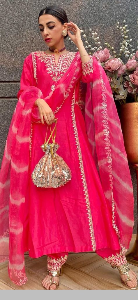 Modern Punjabi Suits, Punjabi Suit Ideas Designer, Pink Fancy Dresses, Heavy Dresses Indian Suits, Modern Punjabi Outfits, Pink Suits Women Indian, Ghrara Design, Designer Suits For Women Indian, Hot Pink Suit