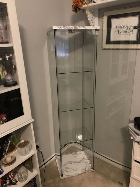 Used marble Contact paper to transform an IKEA display shelf from so-so to an elegant display. Added touch light to top for extra lighting. Ikea Glass Cabinet, Ikea Display, Ikea Detolf, Marble Contact Paper, Flower Storage, Handbag Display, Room Stuff, Moving Tips, Glass Cabinet