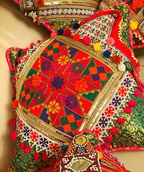 Kushan Cover Design Handmade, Balochi Dress Design Doch, Afghani Culture, Kuchi Afghan Dresses, Afghan Kuchi Dress, Sindhi Embroidery, Iphone Wallpaper Clock, Reuse Old Clothes, Afghan Culture