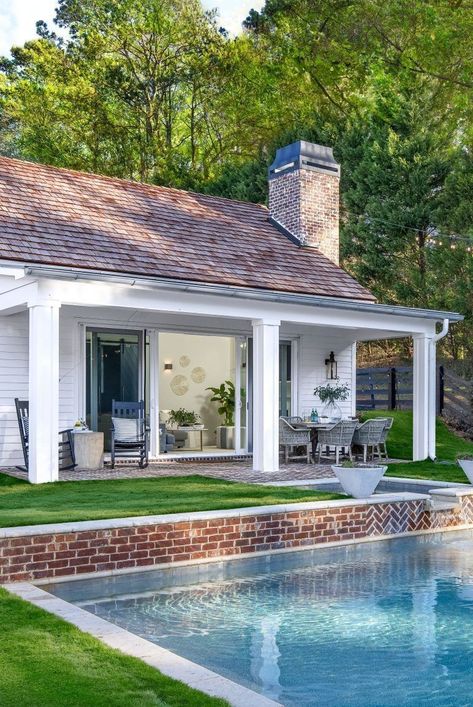 Elevate your backyard with a versatile place that’s prime for laid-back entertaining. Pool House With Living Quarters, Pool House Plans Guest Suite, Small Pool House Ideas, Guest Cottage Plans, Tiny Pool House, Farmhouse Pool House, Pool House Floor Plans, Lowcountry Cottage, Small Pool House