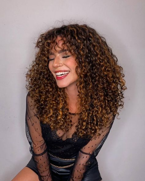 Curly hair isn't a trend, it's a lifestyle. 📸 : @jehalexandreli  #curly #curls #curlyhair #hairstyle #hairideas #amazingcurls #curlday #naturalcurl #beautifulcurls #curlygirl #curlyday #curlroutine #brown #brownhair #browncurls #long #longhair Maroon Curly Hair, Aesthetic Curls, 3b Curls, Curl Routine, 3b Hair, Textured Fringe, Perm Hair, Natural Curly Hair Cuts, Curly Hair Care Routine