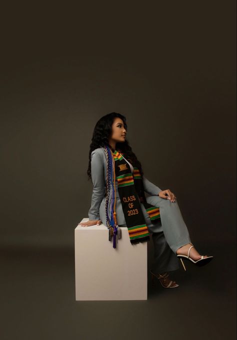 In Studio Graduation Photoshoot, Studio Graduation Photoshoot Ideas, Grad Studio Photoshoot, Graduation Pictures In Studio, Outside Graduation Picture Ideas, Graduation Pictures Studio, Convocation Poses, Creative Shot For Graduation Studio, Studio Graduation Photoshoot