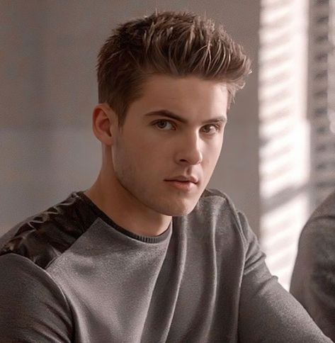 Theo Raeken Pictures, Ducky Momo, Mike Montgomery, Theo Raeken, Flat Top Haircut, Wolf Character, Dylan Sprayberry, Fan Bingbing, Cody Christian