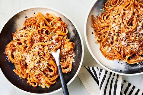 Red Pesto Fettuccine Fettuccine Recipe, Food Combos, Fettuccine Recipes, Red Pesto, Tummy Yummy, Weeknight Recipes, Quick Dinners, Healthy Ideas, Flank Steak