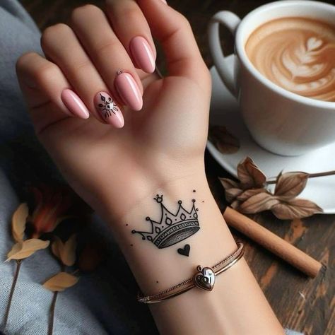 Crown Tattoos For Women, Trendy Tattoo Ideas, Middle Finger Tattoos, Butterfly Tattoos On Arm, Crown Tattoo Design, Cool Wrist Tattoos, Pretty Hand Tattoos, Petite Tattoos, Trendy Tattoo