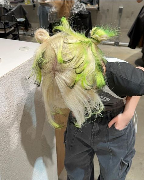 Lime Green And Blonde Hair, Green Hair With Blonde Highlights, Blonde And Neon Green Hair, Green Roots Blonde Hair, Green Tipped Hair, Blonde With Green Hair, Blonde Hair Green Tips, Interesting Hair Color Ideas, Blond Green Hair