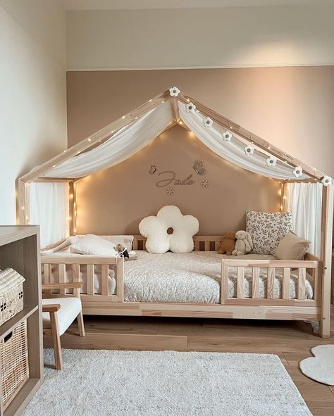 House Bed Girls Room, Kids Bedroom Layout, Twin Toddler Room, Toddler Girl Bedrooms, Toddler Bedroom Girl, Baby Girls Room, Toddler Girl Room, Toddler Room Decor, Kids Bedroom Inspiration