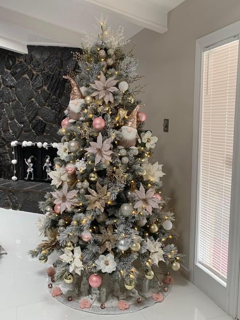 Pastel Christmas Decor, Mini Christmas Tree Decorations, Rose Gold Christmas Tree, White Artificial Christmas Tree, Christmas Tree Decorations Ribbon, Christmas Tree Inspo, Christmas Door Decorating Contest, Christmas Decorations Centerpiece, Pretty Christmas Decorations