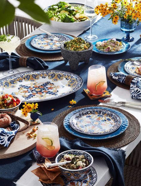 Mix And Match Dinnerware, Casual Table Settings, Outdoor Meals, Summer Tablescapes, Outdoor Food, Fresh Market, How To Mix, Easter Shopping, Williams Sonoma