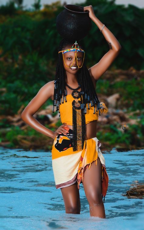 Kenyan Cultural Wear, Kenyan Culture, Hebrew Women, Personal Photoshoot, Kenyan Women, Africa History, Kenya Fashion, Shoot Poses, Headshots Women