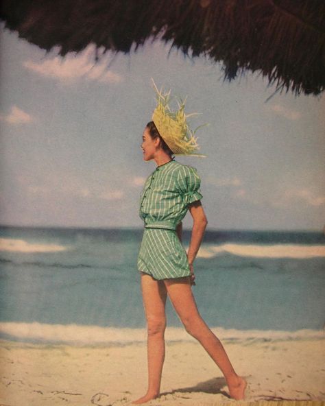 Rebecca Arnold on Instagram: “The shadowy silhouette of a straw parasol hovers over the frame - its shaggy edge echoed in the upturned brim of her sun hat. The ocean…” Uso Party, Vestidos Pin Up, 70s Summer, 1940's Fashion, Plaid Bikinis, Sea Siren, Fashion 1940s, Fashion 70s, Summer Bathing Suits