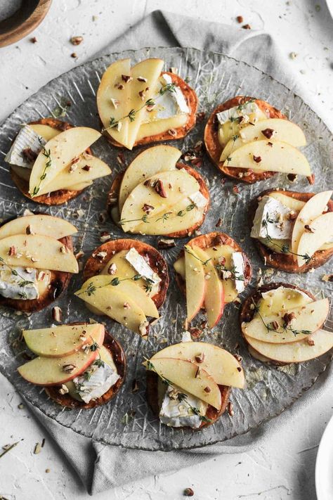 Apple and brie sweet potato crostini are the absolute best last minute appetizer! They’re sweet and savory, quick and easy, and to top it all off: they’re healthy! Made with fresh, simple ingredients, you’ll have a delicious snack to serve your guests in no time. Perfect for the holidays, backyard barbecues, or happy hour after a long work day. Appetizer Recipes Christmas, Sweet Potato Crostini, Air Fryer Tortilla Chips, Apple And Brie, Air Fryer Tortilla, Last Minute Appetizer, Thanksgiving Appetizer, Thanksgiving Appetizer Recipes, Sweet Potato Slices