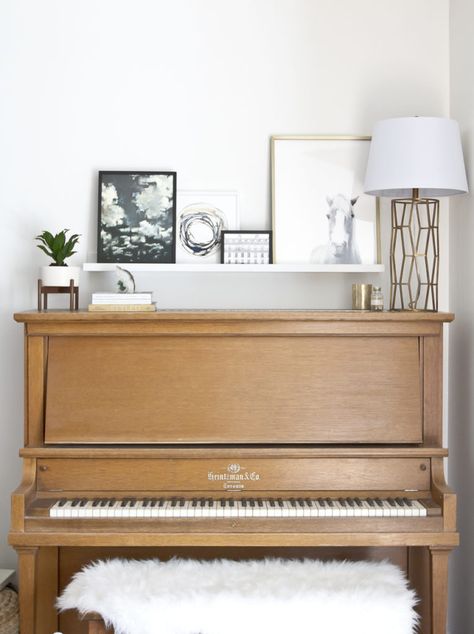 Piano Styling 101. Learn how to create a contemporary art vignette for your vintage piano. Piano Dining Room Layout, Piano Styling, Piano Room Decor, Styling 101, Cheap Living Room Furniture, Piano Decor, Simple Living Room Decor, Piano Room, Livingroom Layout