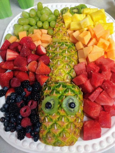 Alligator themed fruit platter. I used two pinapples to be able to cut more fruit out, but could be done with one. I cut a 'V' shape from the middle of one pineapple and used the wedge for the tail. The body and head are the two sides lying flat on the tray. Kiwi and blueberries for eyes. Fruit Platter Animals, Jungle Fruit Platter, Crocodile Fruit Platter, Animal Themed Fruit Tray, Safari Appetizers Jungle Party, Mardi Gras Fruit Tray, Safari Birthday Party Snacks, Turtle Fruit Platter, Alligator Fruit Display