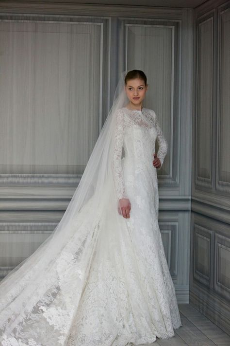 I would love this to be my wedding dress. I can only dream... Monique Lhuillier Bridal Lace, Sophisticated Bride, Long Sleeve Wedding Dress Lace, Trendy Wedding Dresses, Lace Wedding Dress Vintage, Classic Wedding Dress, Princess Wedding Dresses, New Wedding Dresses, Winter Wedding Dress