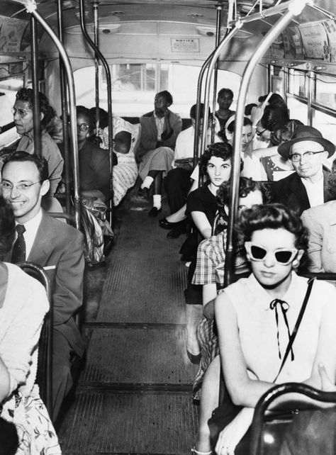 27 Heartbreaking Photos that Sums Up the Racial Segregation Era in the United States Reflection Pictures, Photos Black And White, Black Heritage, Unapologetically Black, New Orleans French Quarter, Historical Moments, Rosa Parks, Black History Facts, Civil Rights Movement