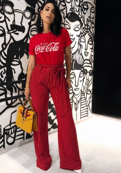 Coca Cola Shirt, Girl Streetwear, Coca Cola Can, Radio Vintage, Tokyo Street Style, Gucci Outfits, Vintage Coca Cola, Tokyo Street, Tank Top Outfits