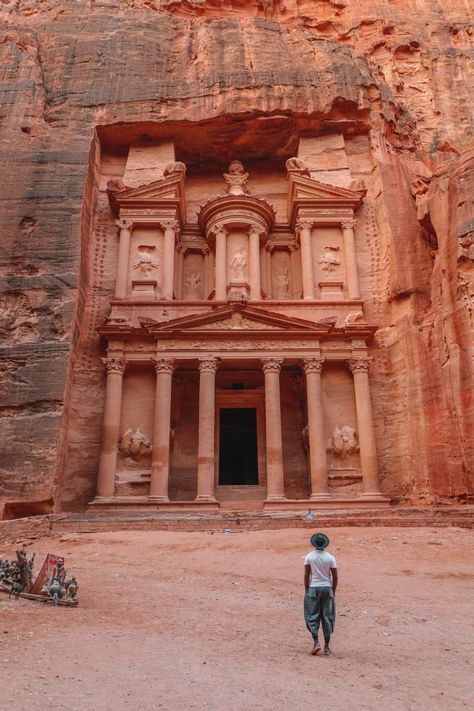 28 Breathtaking Wonders Of The World To See - Hand Luggage Only - Travel, Food & Photography Blog Petra Jordan Travel, Travel Jordan, Petra In Jordan, Petra Travel, Timur Tengah, City Of Petra, Travel Buddies, Jordan Travel, Petra Jordan