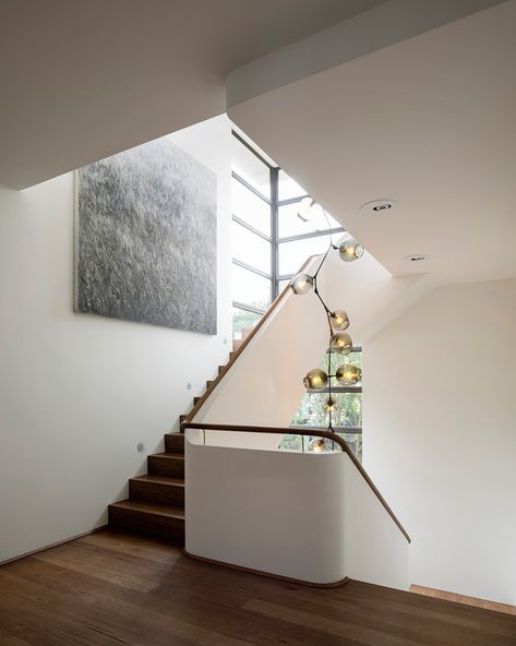 Lindsey Adelman Chandelier, Luigi Rosselli, Contemporary Remodel, Stairwell Lighting, Contemporary Staircase, Home Stairs Design, Modern Stairs, Staircase Chandelier, Interior Stairs