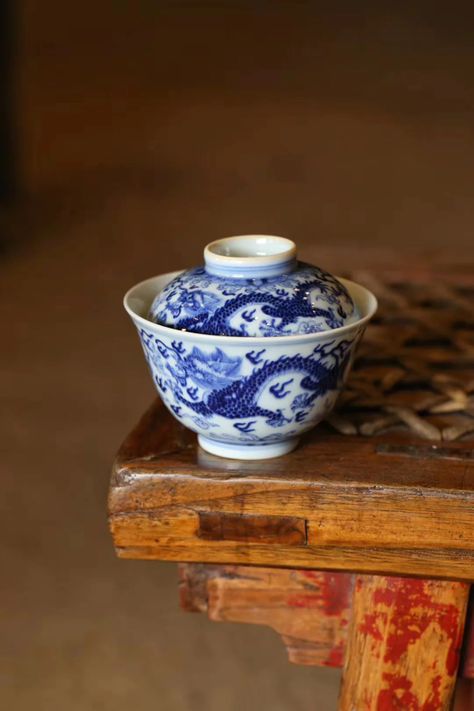 The Phoenix and Dragon are the traditional patterns of Chinese cultures. And they were the Pattern of the Imperial family. And this gaiwan is restored from the Qing Dynasty. It complies with the Chinese traditional porcelain making process. Hand building and painting, and wood firing the tea bowl in Jingdezhen. Hand Pa Vacation Outfits Black Women, Vacation Outfits Black, Chinese Pot, Phoenix And Dragon, Asian Tea Sets, Glass Cake Dome, Chinese Bowl, Chinese Tea Cups, Chinese Bowls