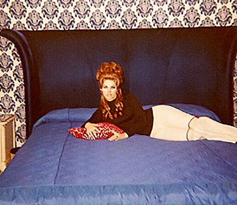 Super rare - Priscilla!!!! Young Priscilla Presley, Reddish Blonde Hair, Elvis Presley House, Freddy Rodriguez, Elvis Presley Priscilla, Graceland Elvis, Elvis Presley Family, Elvis And Priscilla, Ann Margret