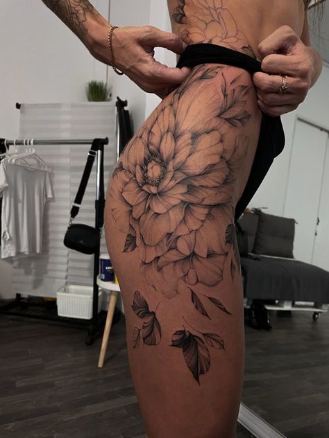 Leg And Hip Tattoos, Peony Thigh Tattoo, Hip Flower Tattoo, Peony Tattoo Design, Butterfly Thigh Tattoo, Brother And Sister Tattoo Ideas, Sister Tattoo Ideas, Girl Thigh Tattoos, Tattoo 2024