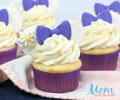 Daisy Duck Cupcakes with Homemade Vanilla Frosting Daisy Duck Birthday Party, Daisy Duck First Birthday Theme, Daisy Duck Desserts, Daisy Duck Decorations, Minnie Mouse And Daisy Duck Party, Daisy Duck Party Games, Daisy Duck Cake, Minnie Y Daisy, Homemade Vanilla Frosting