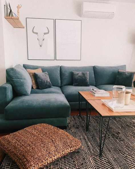 Blue Couch Dusty Blue Sofa, Small Modern Living Room, Blue Couch, Minimal Living Room, Living Room Styles, Small Living Room Decor, Bohemian Living, Blue Sofa, Bohemian Living Room