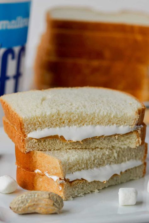 A sandwich made of peanut butter, marshmallow fluff and bread. Peanut Butter And Marshmallow Fluff, Fluffernutter Sandwich, Scary Food, Sandwhich Recipes, Dessert Cafe, Peanut Butter Marshmallow, Gourmet Sandwiches, Party Sandwiches, Whimsical Nature