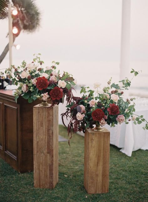 Wooden Plinths Wedding, Wedding Bouquets Ideas, House In Malibu, Florist Ideas, Cocktail Hour Decor, Church Aisle, Bouquets Ideas, Diy Wedding Arch, Church Wedding Flowers