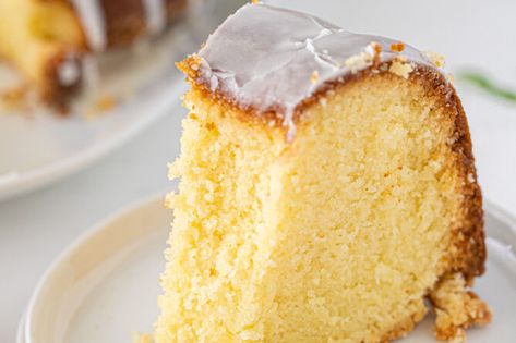 Cream Cheese Pound Cake Recipe - The Kitchen Magpie Cheese Pound Cake Recipe, Easy Bundt Cake Recipes, Cream Cheese Pound Cake Recipe, 7up Pound Cake, Easy Bundt Cake, Rum Cake Recipe, Cheese Pound Cake, Lemon Pound Cake Recipe, Pound Cake Recipe