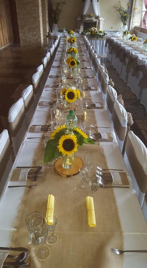 Sunflower Wedding Table Decorations, Sunflower Reception, Sunflower Table Centerpieces, Sunflower Wedding Centerpieces, Wedding Cocktail Tables, Sunflower Wedding Decorations, Rustic Wedding Seating, Sunflower Centerpieces, Sunflower Party