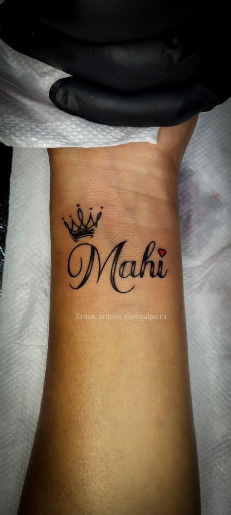 Mahi with crown script Tattoo Mahi Name Tattoo Design, Mahi Name Wallpaper, Mahi Name Tattoo, Mahi Tattoo, Pikachu Wallpaper Iphone, Script Tattoo, Cute Hand Tattoos, Stylish Pic, Red Bike