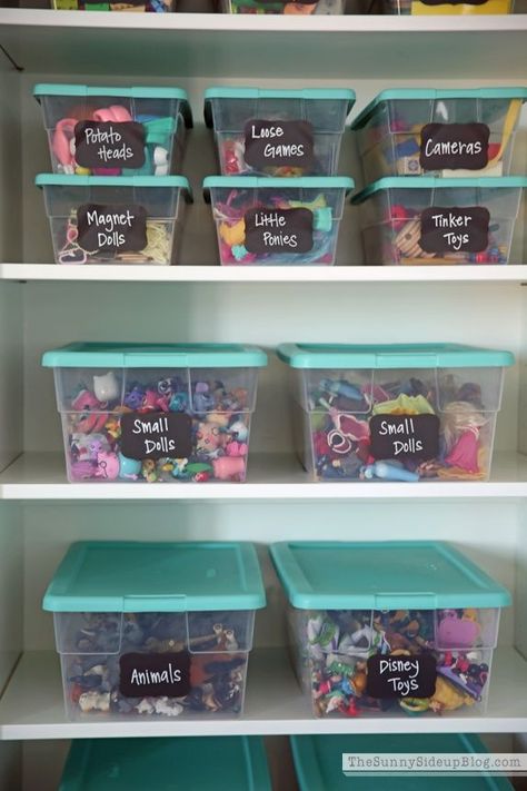 labeled toy bins - need to get a chalk marker Creative Toy Storage, Girls Playroom, Toy Bins, Playroom Organization, Kids Room Organization, Organization Kids, Toy Rooms, Toy Organization, Organization Bedroom