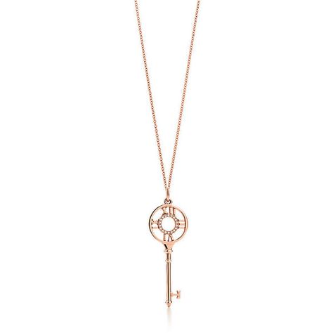 Tiffany Keys Atlas® Key Charm and Chain (6.600 RON) ❤ liked on Polyvore featuring jewelry, necklaces, tiffany co necklace, 18 karat gold necklace, charm chain necklace, 18 karat gold jewelry and chain charms Tiffany Key, Lagos Jewelry, Diamond Drop Necklace, Delicate Gold Jewelry, Tiffany And Co Jewelry, Tiffany And Co Necklace, Replica Jewelry, Tiffany Necklace, Key Pendant Necklace