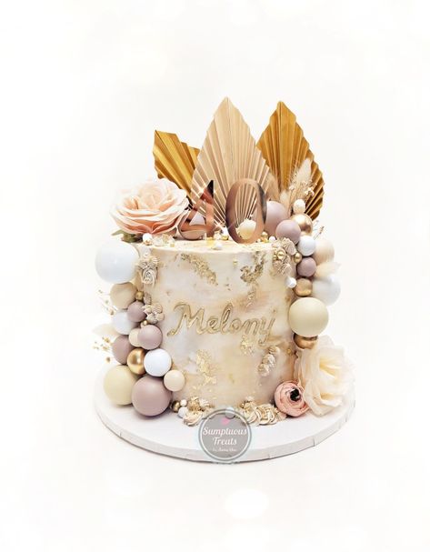 40th Birthday Cake | Nude & Gold #birthdaycake #40thbirthday #customcakes #cakeartist #cakedecorator #torontocakes #milestonebirthday #sumptuoustreats #40thbirthdaycake #romanticcake #cakeart #cake #caketok #caketrends #buttercreamcake #buttercreamcakes #cakedesign #cakedesigner #beautifulcake #igcakes #cakery #gtacakes www.sumptuoustreats.com 40th Birthday Cake, Cakes Fondant, 40th Birthday Cakes, Cake Trends, Birthday Idea, Buttercream Cake, Fondant Cakes, Milestone Birthdays, Cupcake Cookies