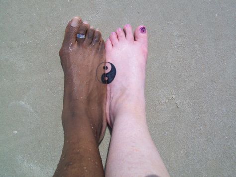 Interracial couple tattoo- Yin Yang. Different placement though. Yin Yang Tattoo Unique, Colour Blind, Ying Yang Tattoo, Small Tattoo Placement, Yang Tattoo, Small Couple Tattoos, Couples Tattoos, Tattoos Infinity, Couple Tattoos Unique