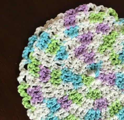 Round Crochet Dishcloth, Crochet Projects Beginner, Crochet Dishcloth Gift, Easy Blanket Crochet Pattern, Easy Blanket Crochet, Easy Crochet Coasters, Crochet Coasters Pattern, Easy Crochet Blanket Pattern, Useful Crochet