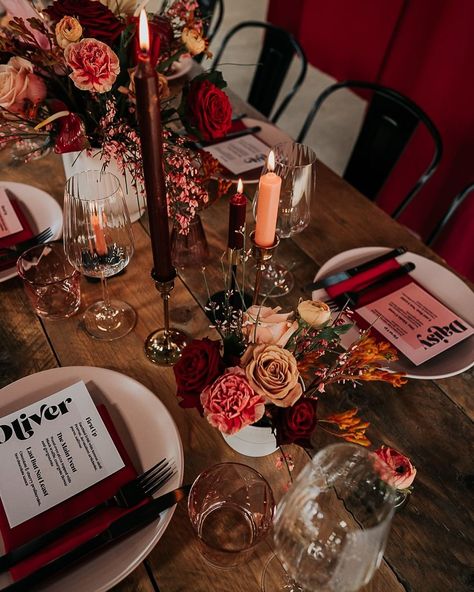 Trendy Ideas For Terracotta Wedding Colors In 2022/2023 ★ terracotta wedding colors table flowers Red And Gold Wedding Decor, Red And Gold Wedding, Valentine Tablescape, Gold Wedding Decor, Wedding Color Combinations, Winter Wedding Colors, Sage Green Wedding, Moody Wedding, Wedding Palette