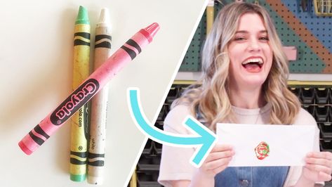 Got a bunch of used crayons you have no idea what to do with? Try this mesmerizing craft of creating your own wax seals! Crayon Wax Seal, Diy Wax Seal Stamp Crayon, Diy Wax Seal Stamp, Wax Seals Diy, Candle Stamping, Making Crayons, Diy Crayons, Wax Candles Diy, Making Candles Diy