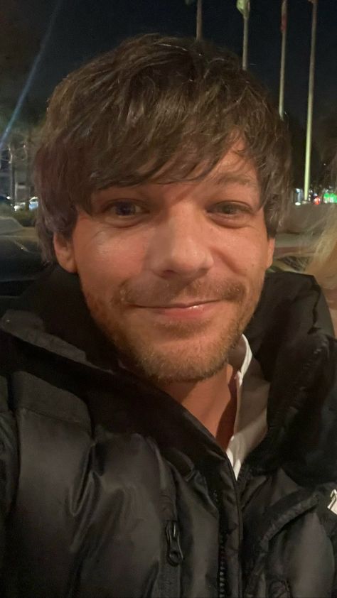 Luis Tomlinson, Doncaster Rovers, Ocean Blue Eyes, One Direction Humor, Louis Williams, Yellow Bird, Larry Stylinson, Liam Payne, Louis Tomlinson