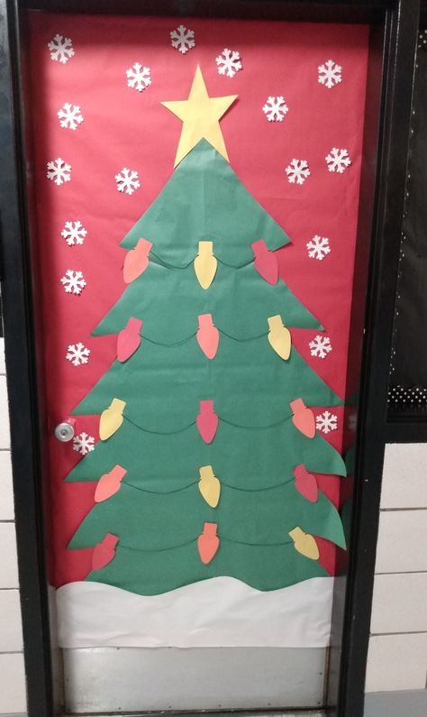 Christmas Tree Teacher Door, Christmas Tree Door Classroom, Christmas Tree Classroom Door, Tree Classroom Door, Christmas Tree Door Decorations, Christmas Tree Classroom, School Hallway Decorations, Tree Classroom, Easy Christmas Tree Decorations