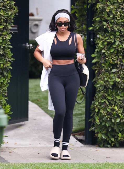 Lori Harvey Is Comfy After Pilates in Chic Cutout Sports Bra & Slides – Footwear News Lori Harvey Pilates Outfit, Womens Slides Outfit, Lori Harvey Workout Outfits, Lori Harvey Pilates, Pilates Outfits For Women, Pilates Workout Outfit, Pilates Outfit Style, Yoga Fits, Slides Footwear