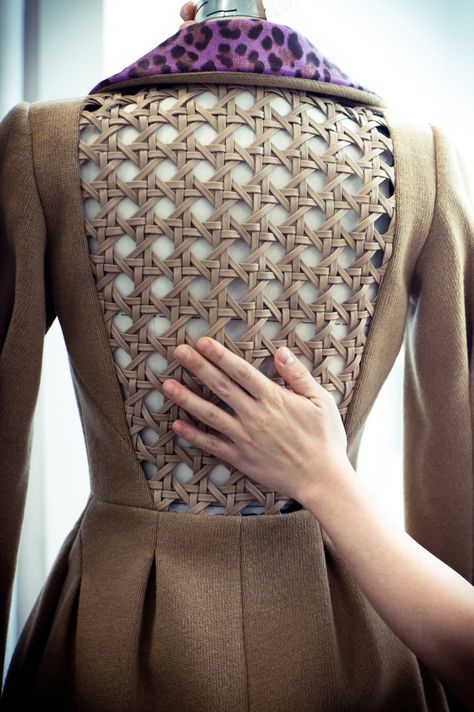 Thakoon Detail Couture, فستان سهرة, Couture Details, Clothing Details, Mode Inspiration, Dress Code, Fashion Sewing, Sewing Inspiration, Fashion Details