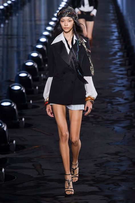 Saint Laurent | Ready-to-Wear Spring 2020 | Look 5 Yves Saint Laurent Outfit, Ysl Style, Ysl Runway, Yves Saint Laurent Dress, Saint Laurent Fashion, American Eagle Outfits, Runway Trends, Mood Board Fashion, Pinterest Fashion