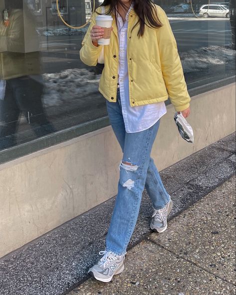 990v5 Outfit Summer, 990v5 New Balance Outfit, New Balance 990 V5 Outfit Summer, Outfits W New Balance 990, New Balance 990 V5 Leggings, New Balance 990 V5 Outfit, Ripped Jeans Outfit, Yellow Outfit, Insta Photo Ideas