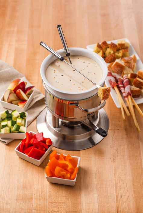 3 Cheese Stout Fondue | Galbani Cheese | Authentic Italian Cheese Fondue Dinner, Fondue Recipes Cheese, Cheese Brands, Mozzarella Recipes, Fondue Recipes, Appetizers Easy Finger Food, Fondue Set, Game Day Food, Holiday Cooking