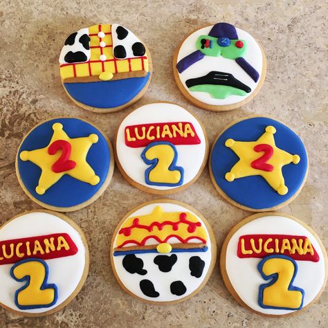 Toy Story Fondant Cookies, Cupcake Toy, Toy Story Cookies, Car Cakes, Chocolate Covered Cookies, Story Birthday, Toy Story Birthday Party, Toy Story Buzz, Sugar Cookie Designs