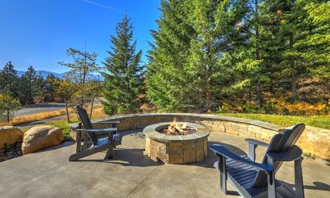 Building a fire pit on concrete patio Diy Fire Pit On Concrete Patio, Concrete Patio Fire Pit Ideas, Fire Pit On Concrete Patio, Fire Pit On Concrete, Concrete Patio Fire Pit, Bank Landscaping, Building A Fire Pit, Fire Pit Size, Building A Fire